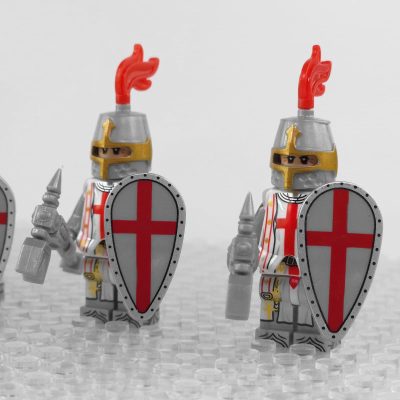 crusades-knights-templar-battle-priests-minifigures-set-of-5pcs-with-war-hammers-and-shield-accessories