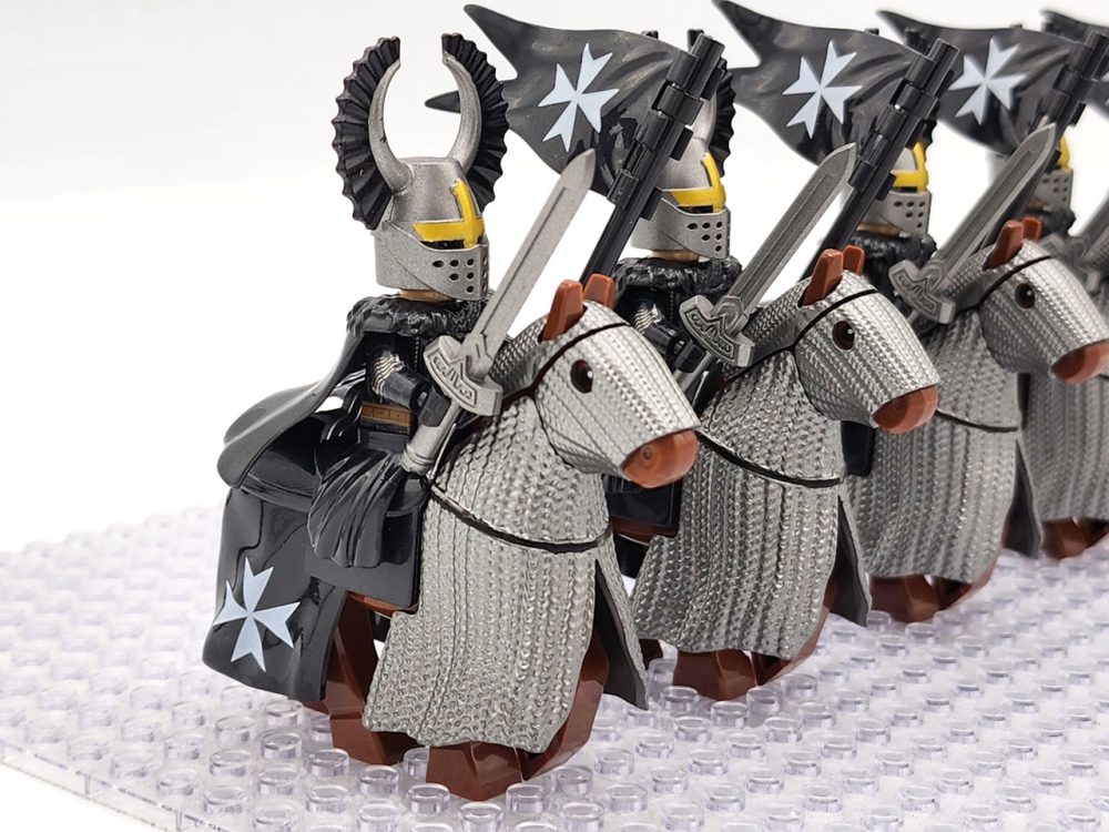 crusades-mounted-knights-hospitallers-armored-warhorse-minifigure-set-of-10pcs-with-assortment-of