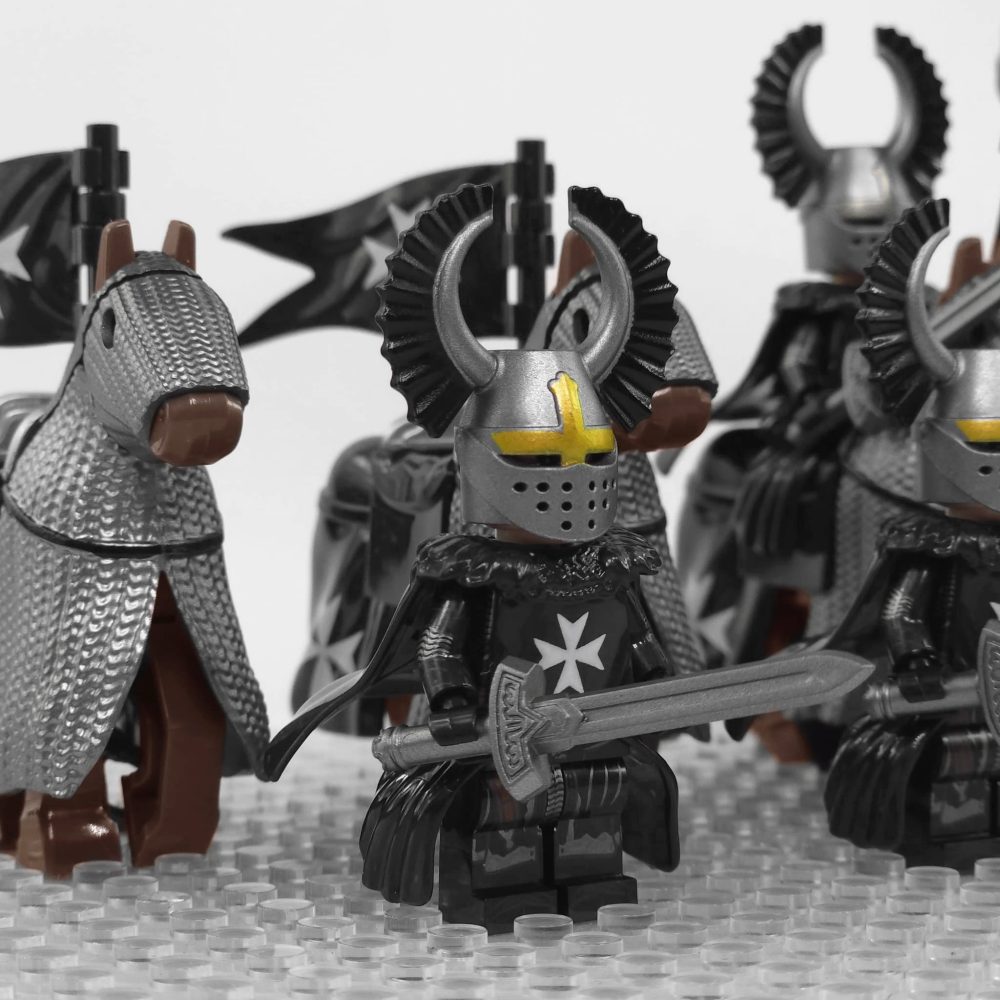 crusades-mounted-knights-hospitallers-armored-warhorse-minifigure-set-of-10pcs-with-assortment-of