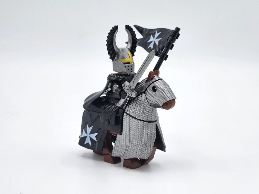 crusades-mounted-knights-hospitallers-armored-warhorse-minifigure-set-of-10pcs-with-assortment-of