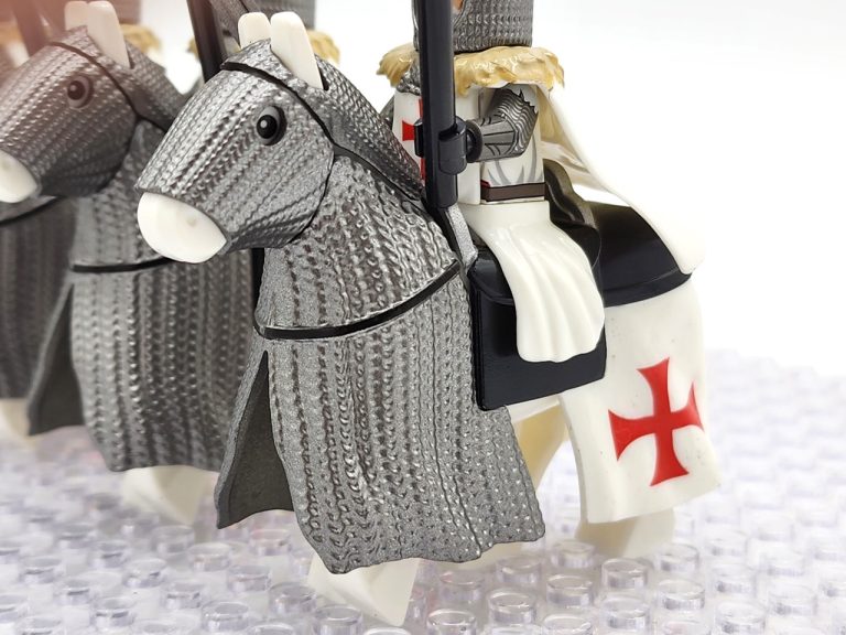 crusades-mounted-knights-templars-armored-warhorse-minifigure-set-of-10pcs-with-assortment-of