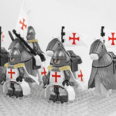 crusades-mounted-knights-templars-armored-warhorse-minifigure-set-of-10pcs-with-assortment-of