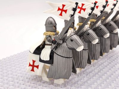 crusades-mounted-knights-templars-armored-warhorse-minifigure-set-of-10pcs-with-assortment-of