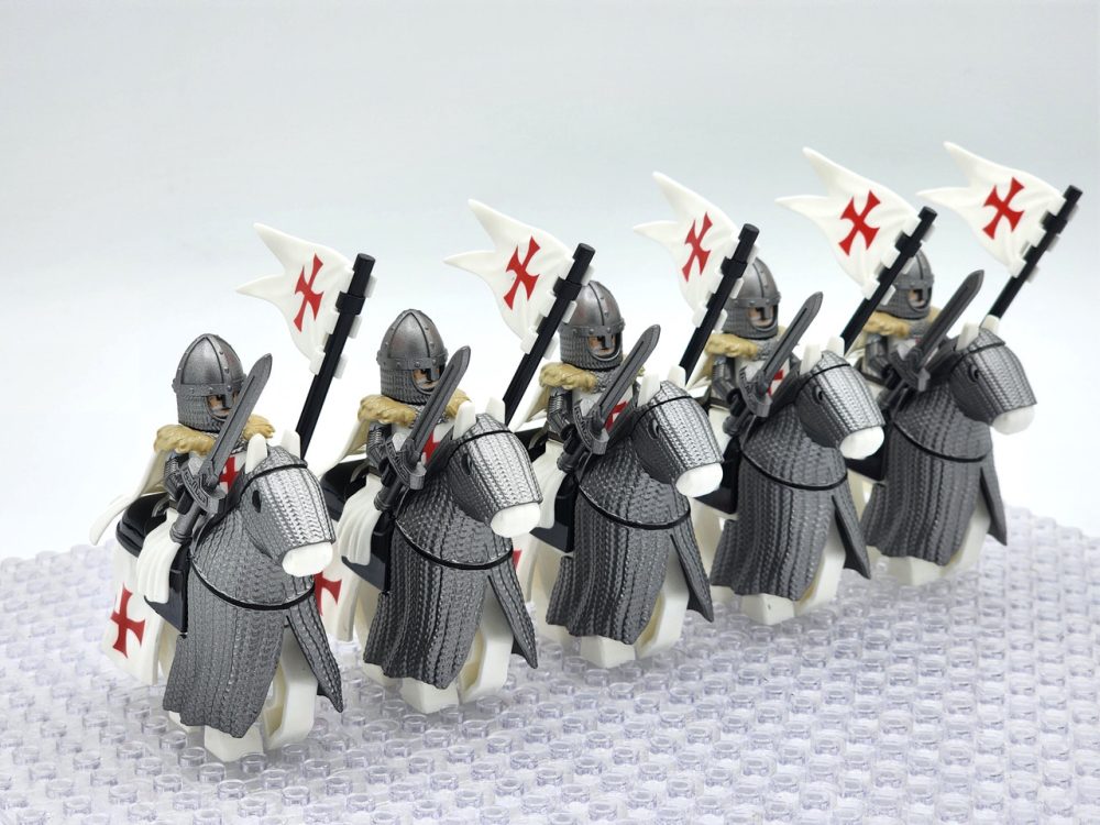crusades-mounted-knights-templars-armored-warhorse-minifigure-set-of-10pcs-with-assortment-of