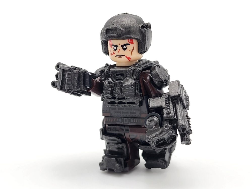 edge-of-tomorrow-tom-cruise-major-william-cage-in-battle-exosuit-minifigure