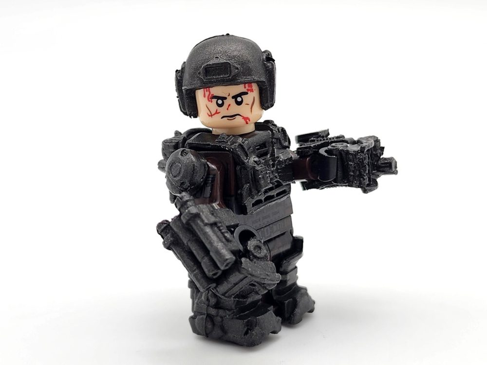 edge-of-tomorrow-tom-cruise-major-william-cage-in-battle-exosuit-minifigure