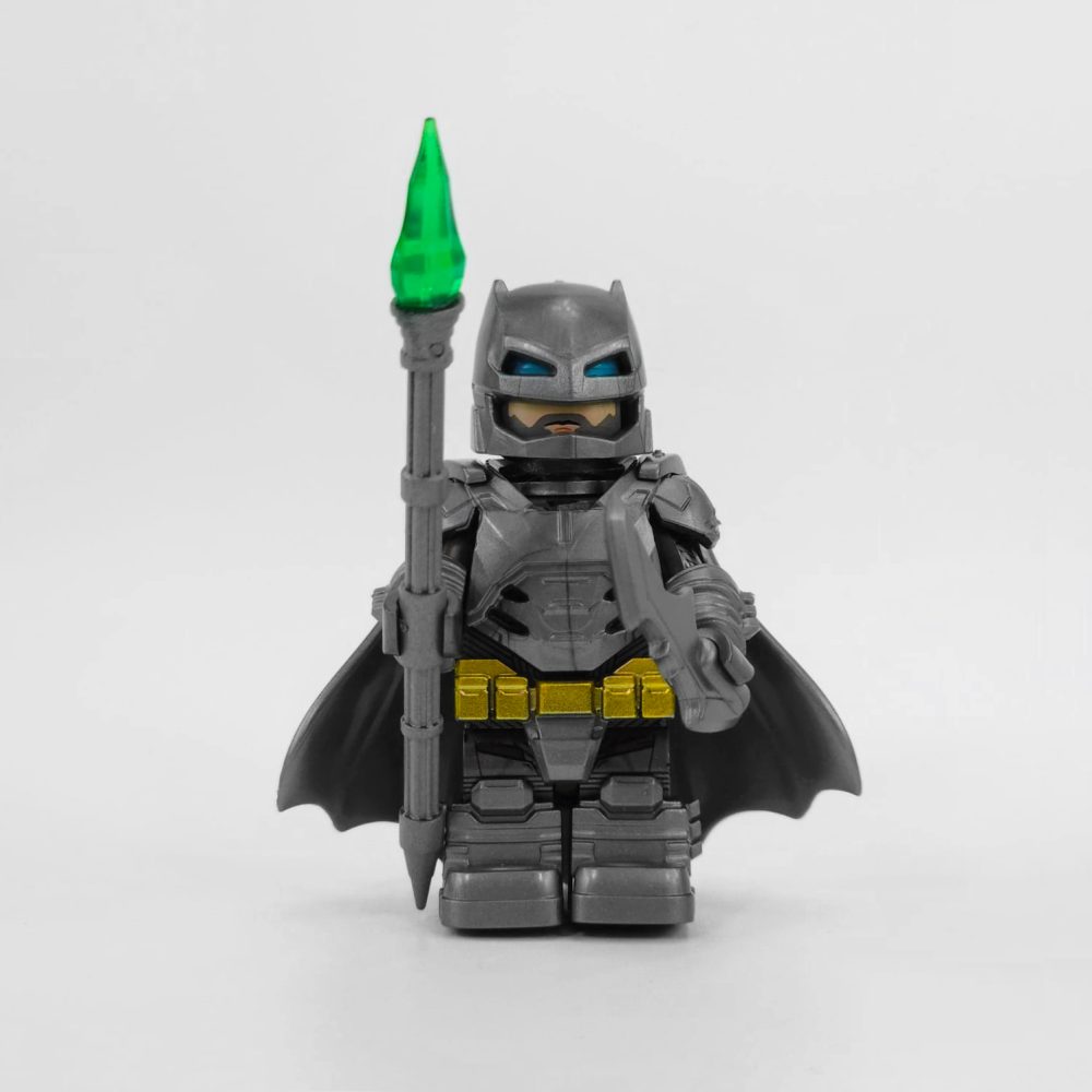 Batman With Heavy Armour and Kryptonite Spear Minifigure Set 2pcs - Image 4