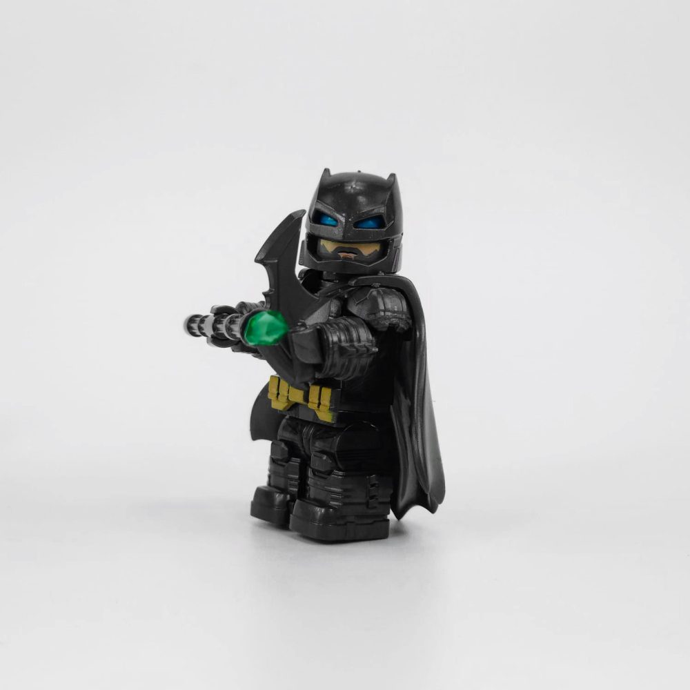 Batman With Heavy Armour and Kryptonite Spear Minifigure Set 2pcs - Image 3