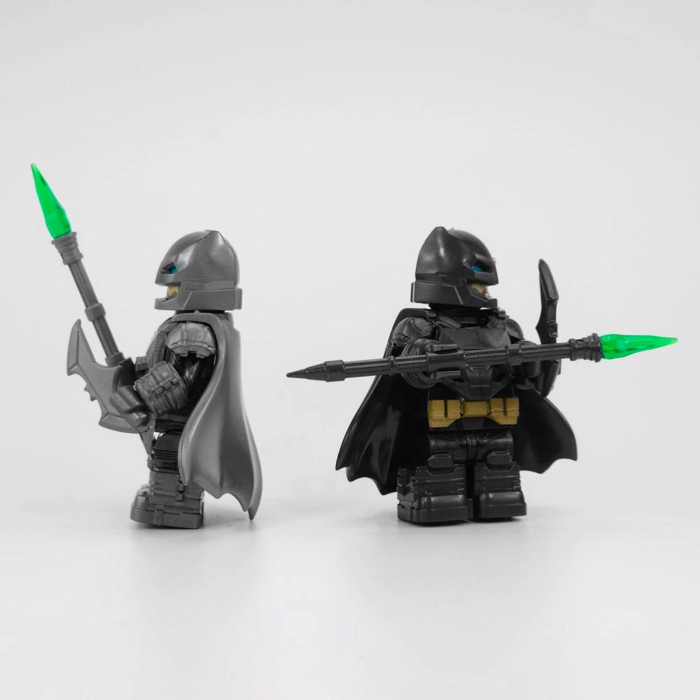 Batman With Heavy Armour and Kryptonite Spear Minifigure Set 2pcs - Image 2