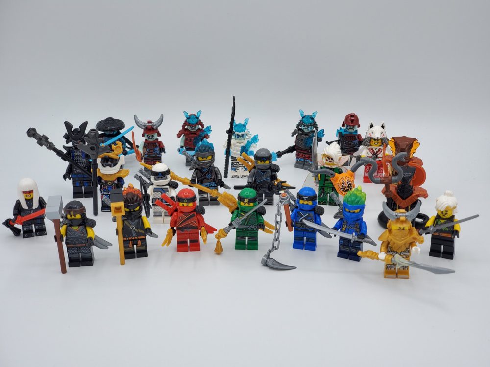 ninjago-secrets-of-the-forbidden-spinjitzu-blizzard-samurai-24-piece-minifigure-collection