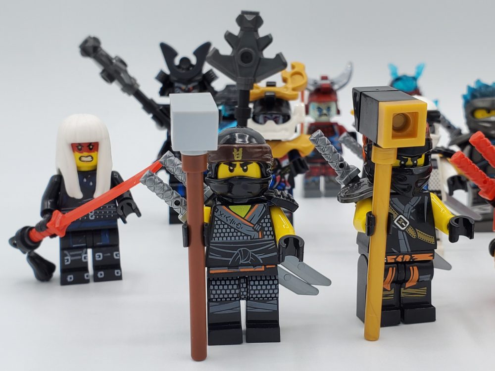 ninjago-secrets-of-the-forbidden-spinjitzu-blizzard-samurai-24-piece-minifigure-collection