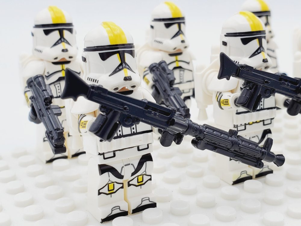 star-wars-327th-star-corps-clone-troopers-with-jedi-aayla-minifigure-set-of-11pcs