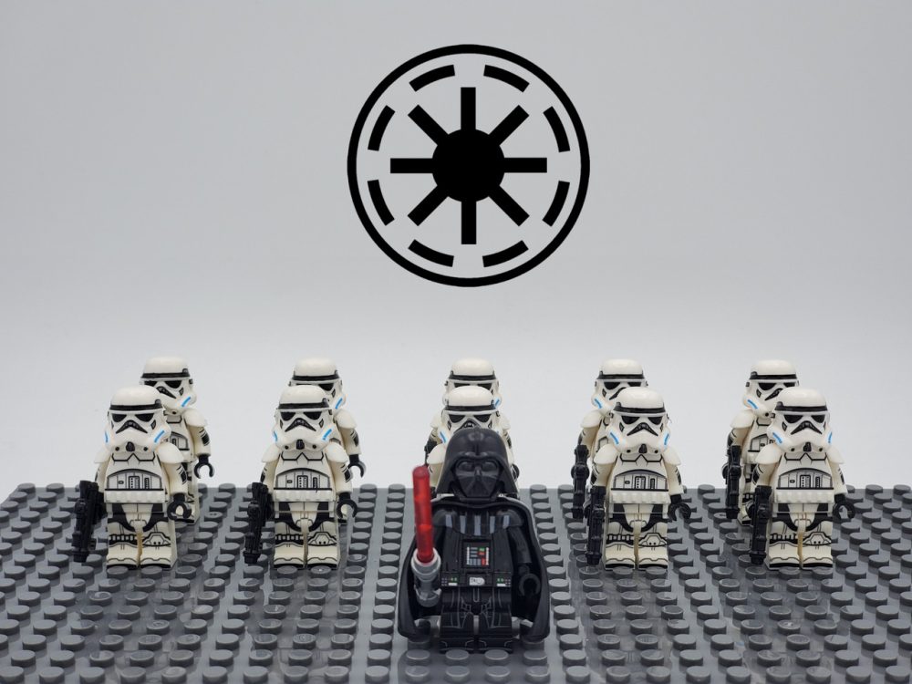 star-wars-darth-vader-imperial-stormtroopers-minifigure-set