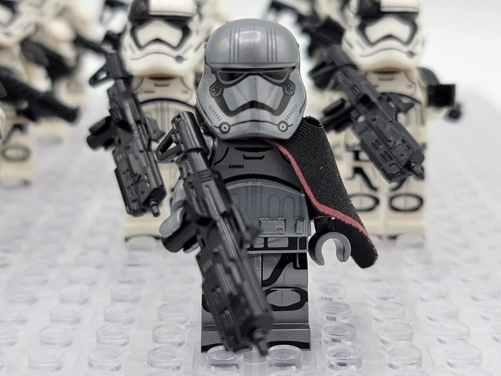 star-wars-kylo-ren-stormtroopers-of-the-first-order-stormtrooper-minifigure-set