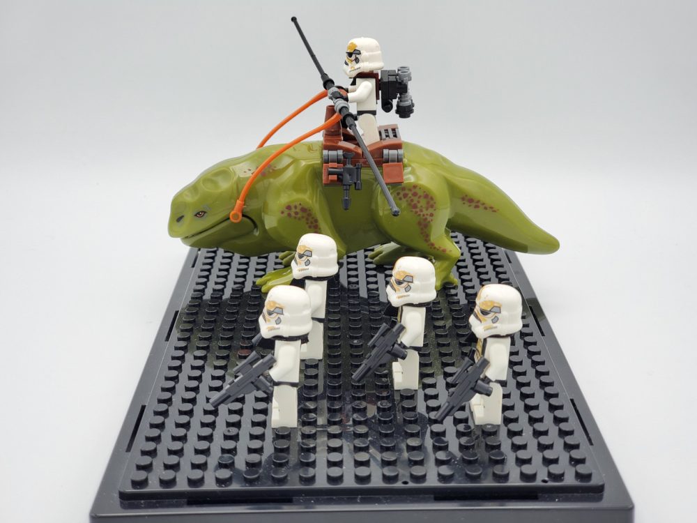star-wars-sandtrooper-desert-stormtroopers-and-dewback-minifigure-set