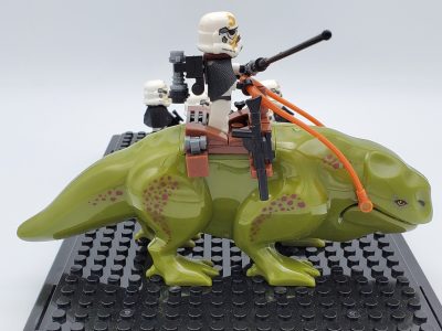 star-wars-sandtrooper-desert-stormtroopers-and-dewback-minifigure-set