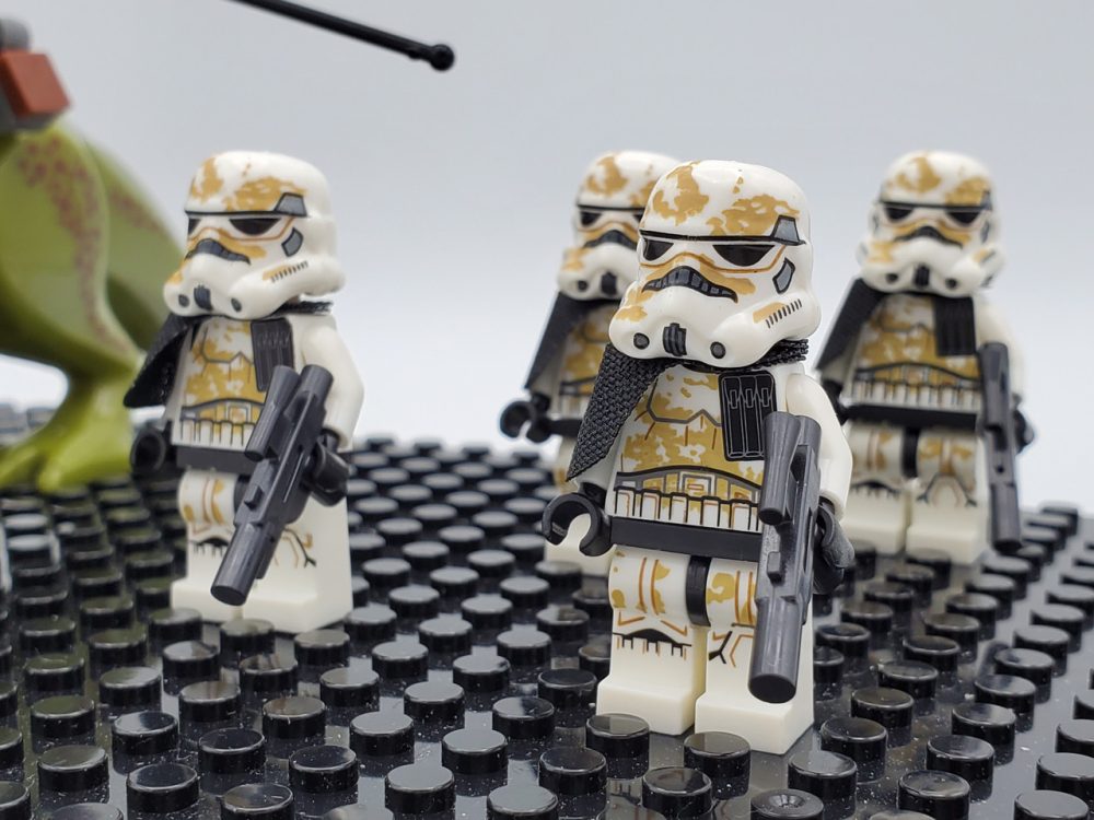 star-wars-sandtrooper-desert-stormtroopers-and-dewback-minifigure-set