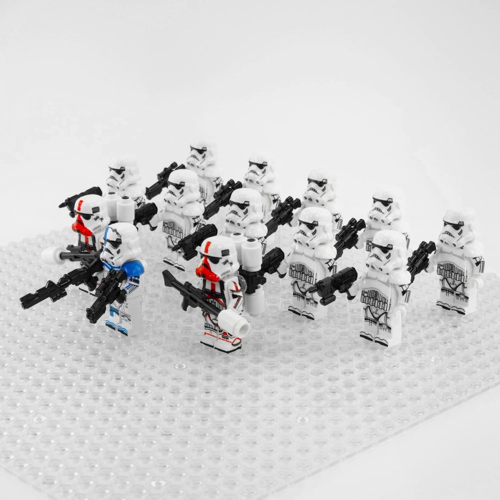 star-wars-stormtrooper-imperial-stormtroopers-with-flame-troopers-and-gaming-greats-commander-minifigure-set-of-13pcs
