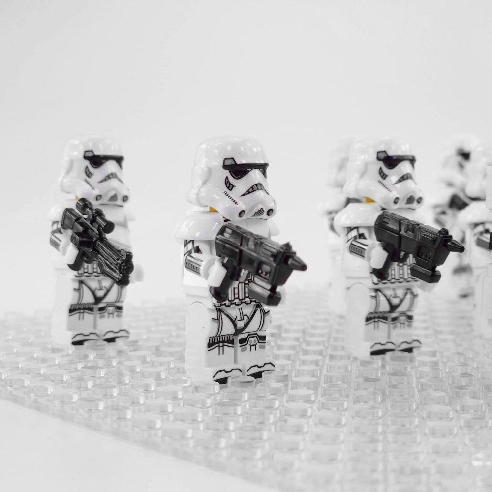 star-wars-stormtrooper-imperial-stormtroopers-with-flame-troopers-and-gaming-greats-commander-minifigure-set-of-13pcs