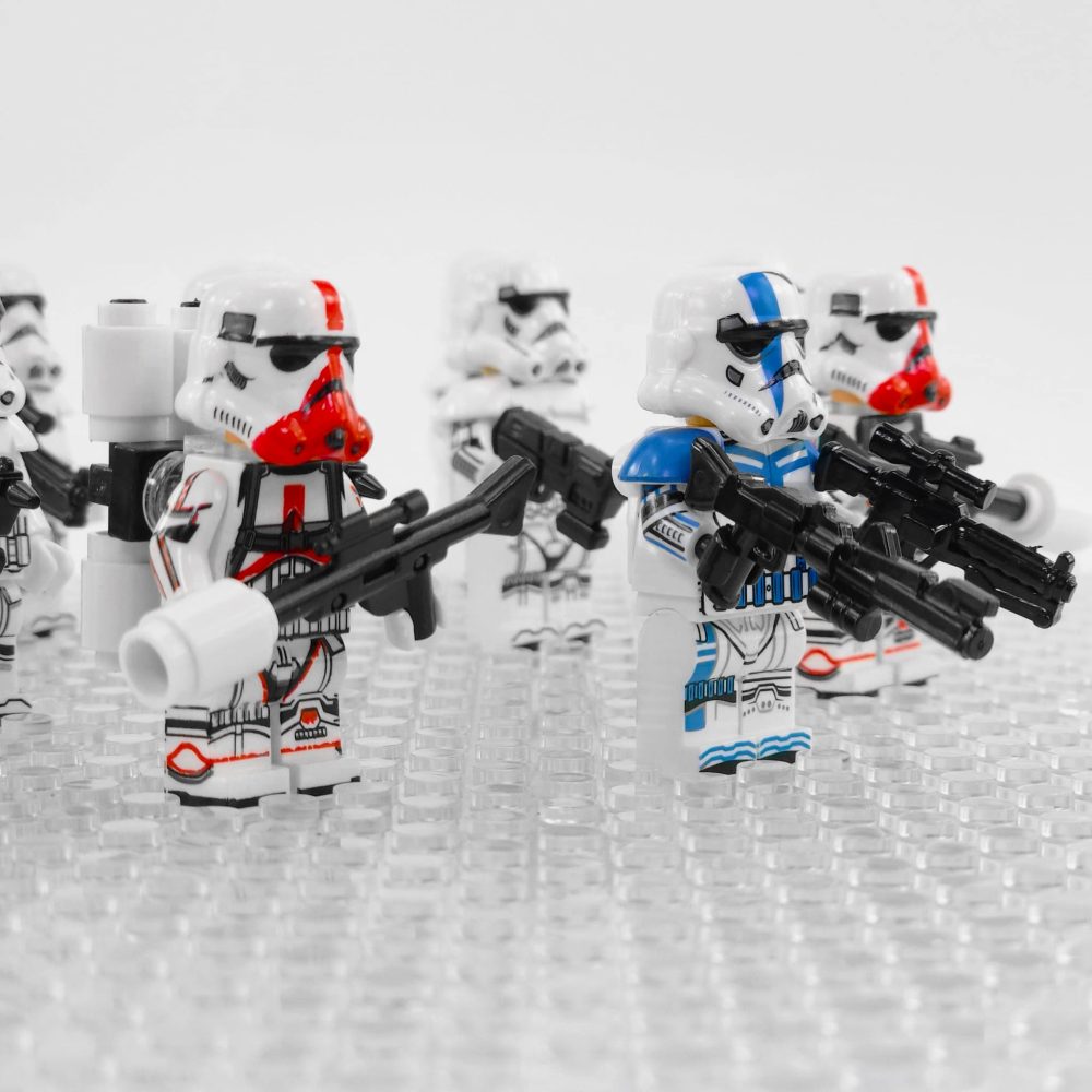 star-wars-stormtrooper-imperial-stormtroopers-with-flame-troopers-and-gaming-greats-commander-minifigure-set-of-13pcs