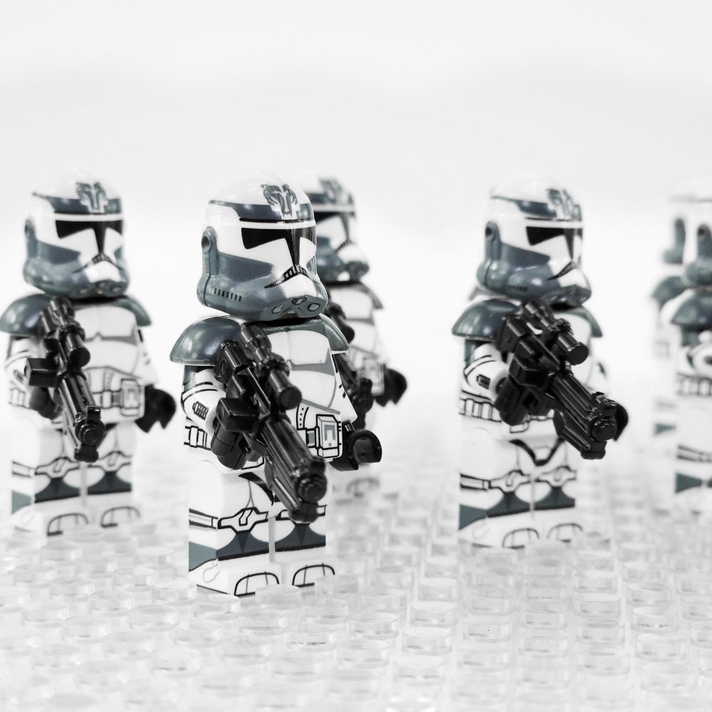 star-wars-wolfpack-clones-with-commander-wolffe-and-comet-minifigure-set