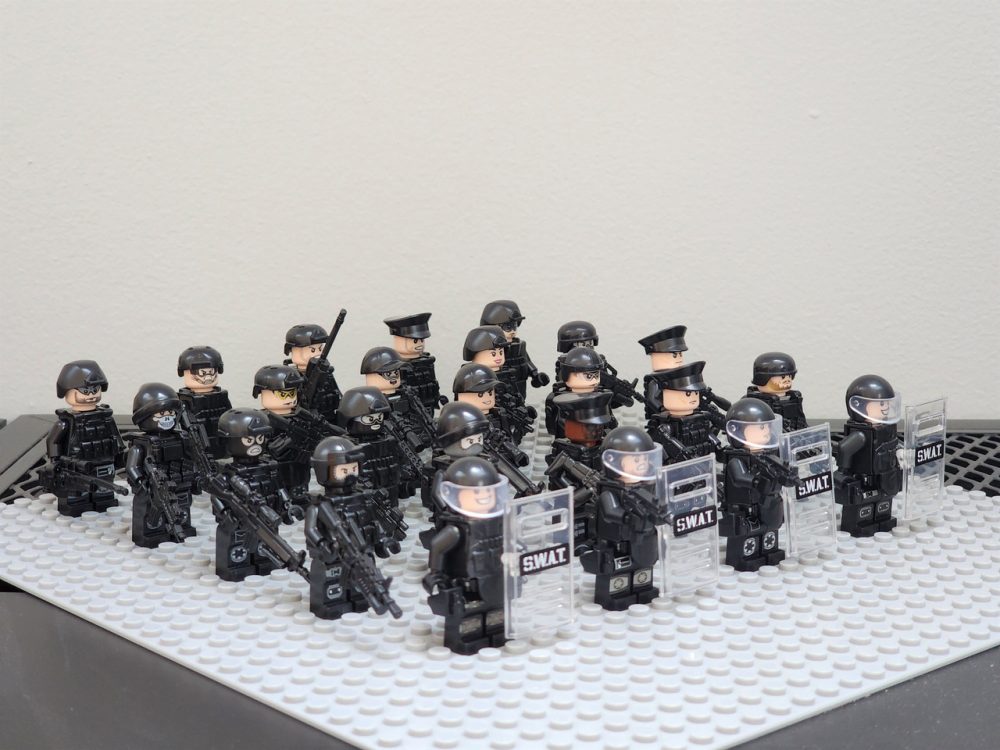 swat-team-special-forces-riot-shields-minifigure-set-of-24pcs-with-assortment-of