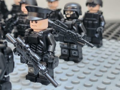swat-team-special-forces-riot-shields-minifigure-set-of-24pcs-with-assortment-of