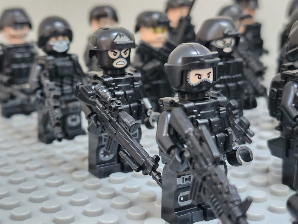 swat-team-special-forces-riot-shields-minifigure-set-of-24pcs-with-assortment-of