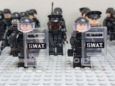 swat-team-special-forces-riot-shields-minifigure-set-of-24pcs-with-assortment-of