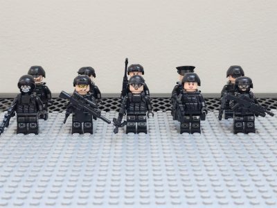 swat-team-special-forces-riot-shields-minifigure-set-of-24pcs-with-assortment-of