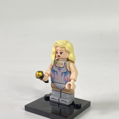 taylor-swift-platinum-hit-maker-minifigure-with-microphone