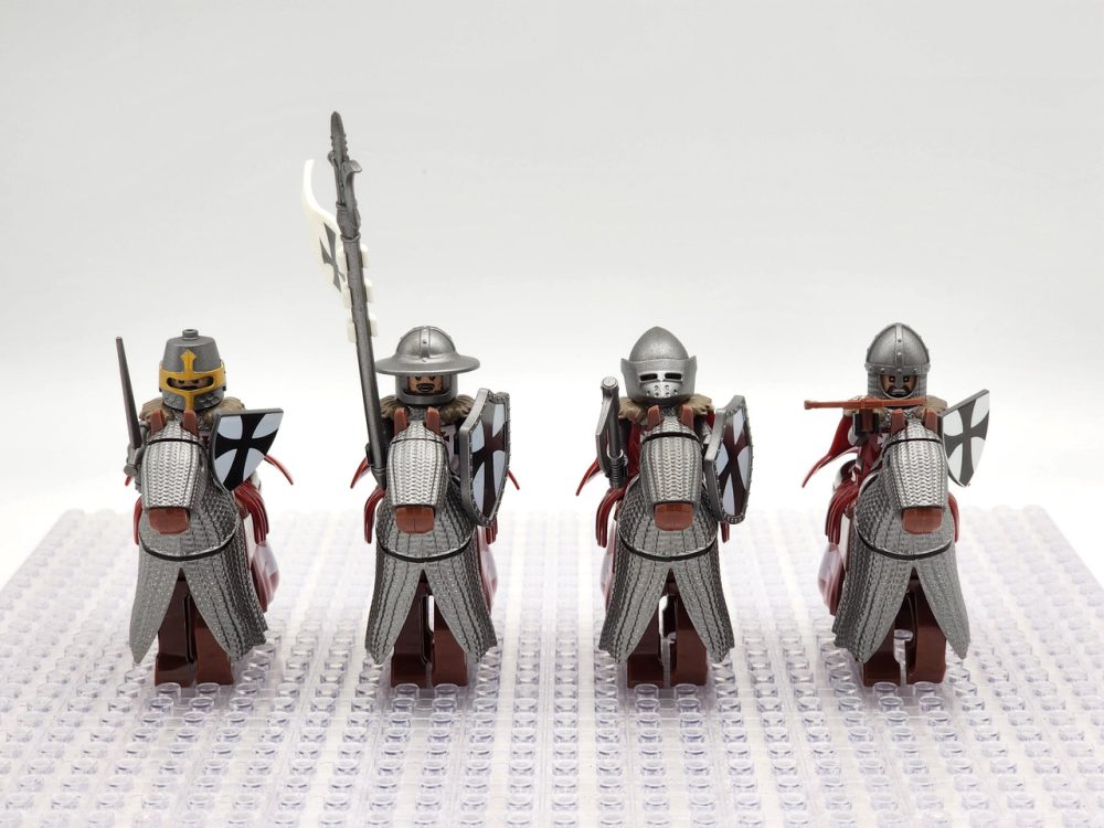 tripoli-mounted-knights-armored-warhorse-minifigure-set