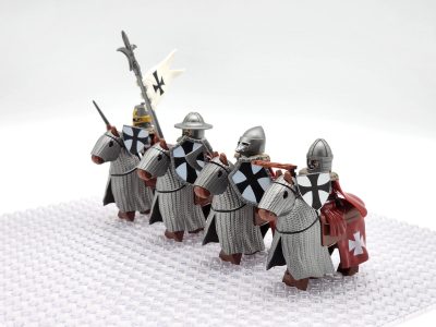 tripoli-mounted-knights-armored-warhorse-minifigure-set