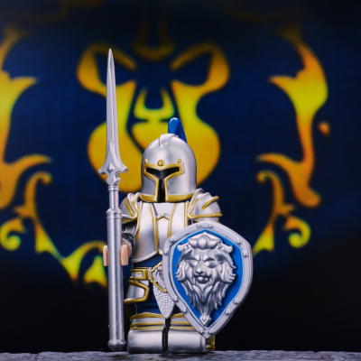 world-of-warcraft-stormwind-city-guards-minifigure-set-with-warspear-of-valorous-lions-shield